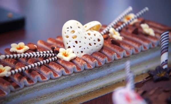 Chocolate tart with heart — Stock Photo, Image