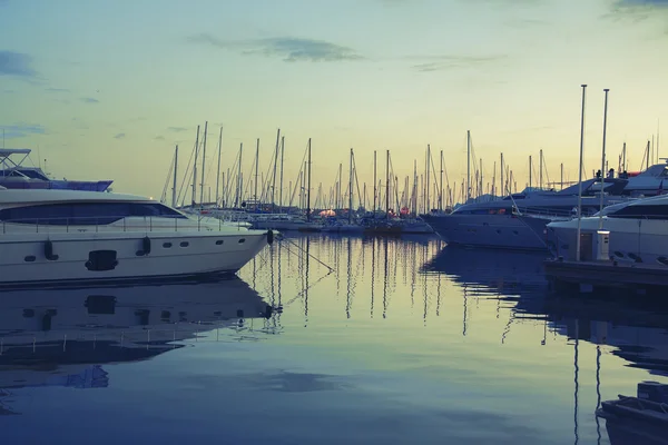 Mar de noche en Cannes —  Fotos de Stock