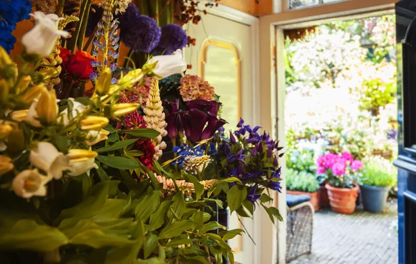 Boutique de fleurs avec jardin — Photo