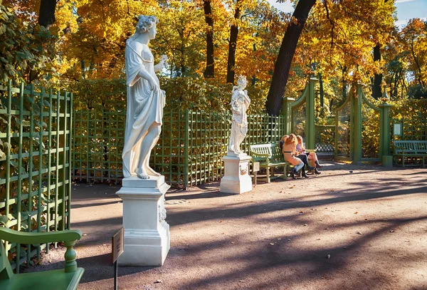 Κήπο από το φθινόπωρο στην Αγία Πετρούπολη — Φωτογραφία Αρχείου