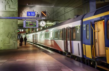 yolcu treni platformu tarafından