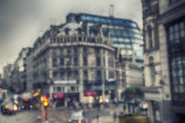 Londra'da yağmur