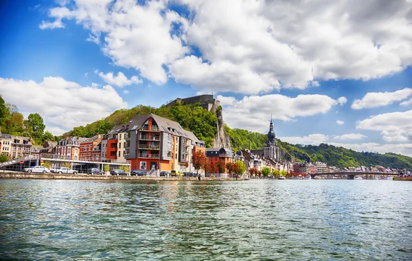 Uitzicht vanaf de rivier bij dinant — Stockfoto