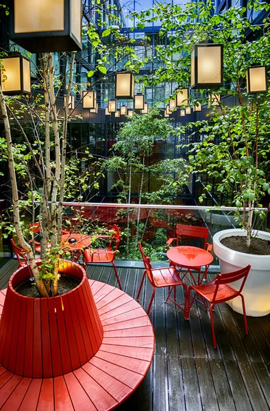 Сад всередині готелю — стокове фото