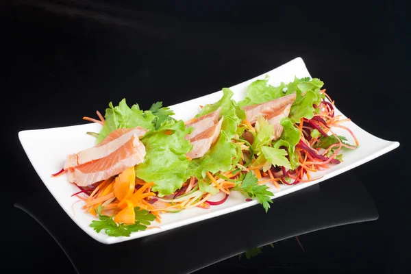 Japanse rauwe vis met groenten — Stockfoto
