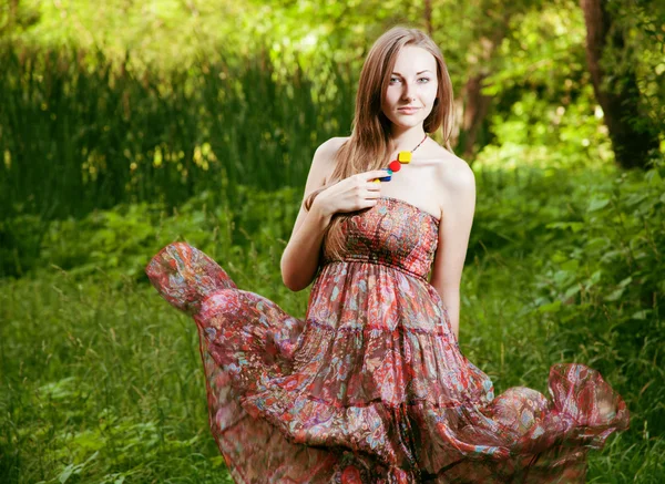 Beautiful and sensual girl in nature — Stock Photo, Image