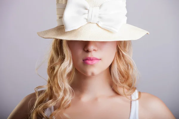 Beautiful young girl in a hat — Stock Photo, Image