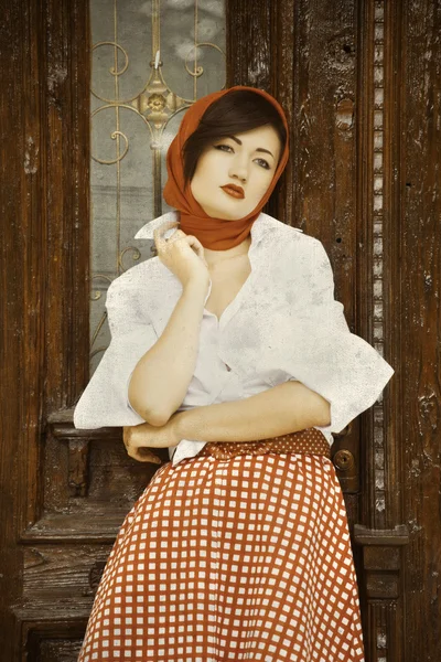 Beautiful young girl in retro style — Stock Photo, Image