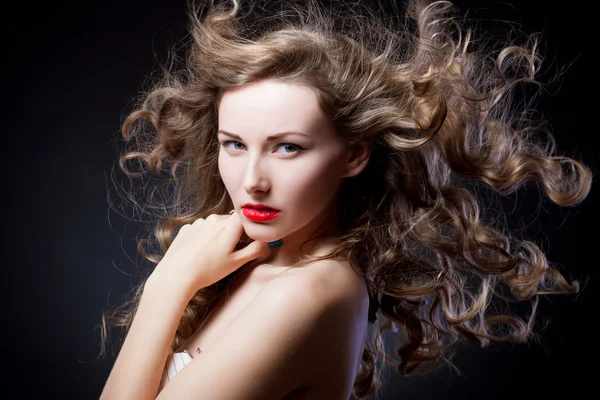 Closeup portrait of glamour young girl with beautiful long hair — Stock Photo, Image