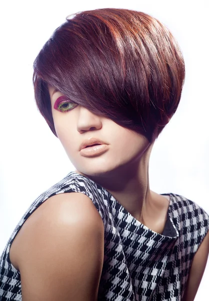 Nahaufnahme Porträt von Glamour junge Mädchen mit schönen kurzen Haaren — Stockfoto