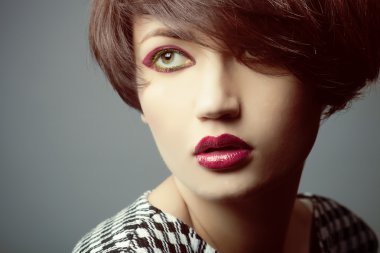 seksi güzel kısa saçlı genç kız closeup portresi