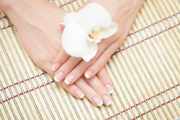 Mooie menselijke hand, spa — Stockfoto