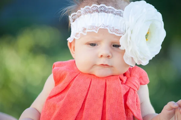 Little baby girl in a summer park — Stock Photo, Image