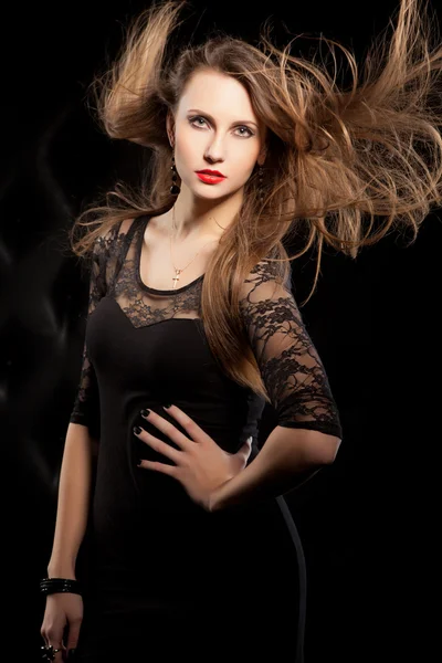 güzel uzun saçlı glamour genç kız closeup portresi