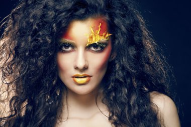 Kırmızı moda makyaj, güzel kadın