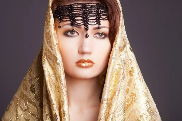 Mode vrouw in Arabische stijl — Stockfoto