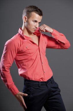 yakışıklı, şık bir adam portresi