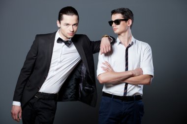 iki şık erkek Studio