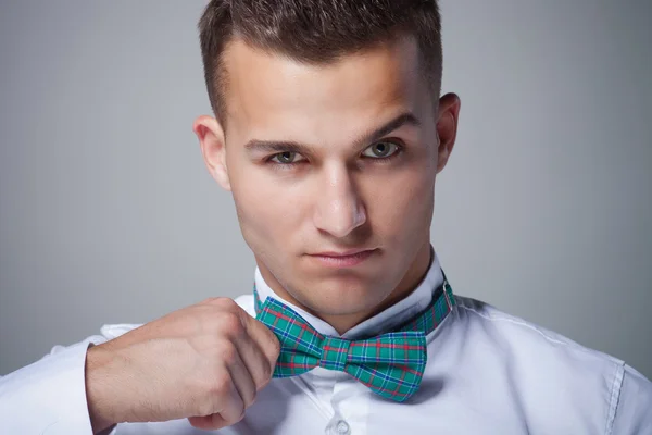 Retrato de um homem bonito e elegante — Fotografia de Stock