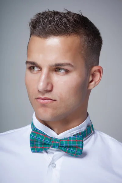 Retrato de un hombre guapo y elegante —  Fotos de Stock