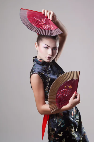 Mode geisha in de studio — Stockfoto