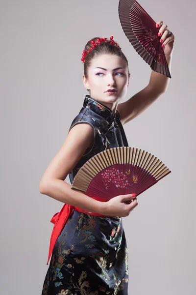 Mode geisha i studio — Stockfoto