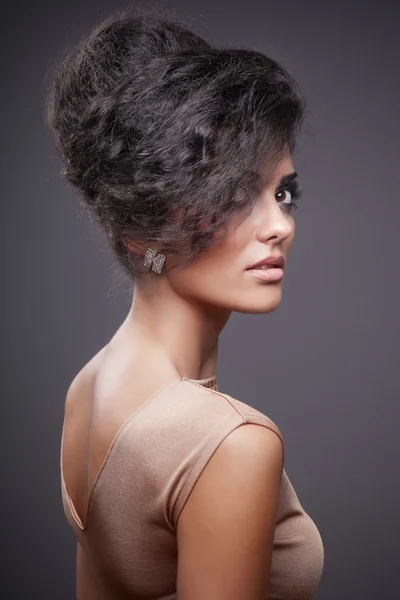Hermoso cabello, retrato de una joven —  Fotos de Stock