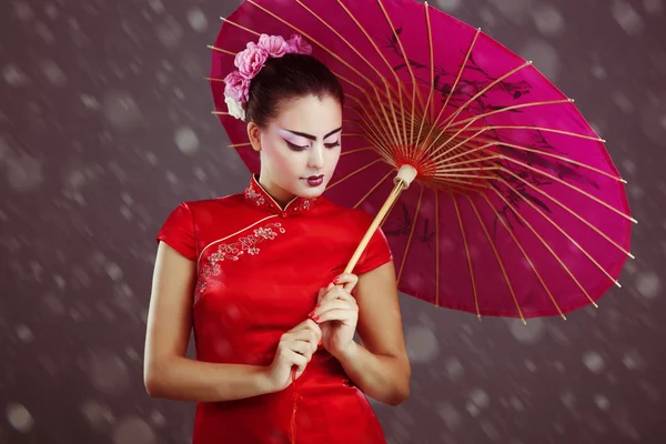 Mode geisha i studio — Stockfoto