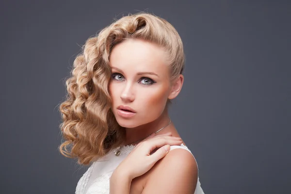 Beaux cheveux, portrait d'une jeune fille — Photo