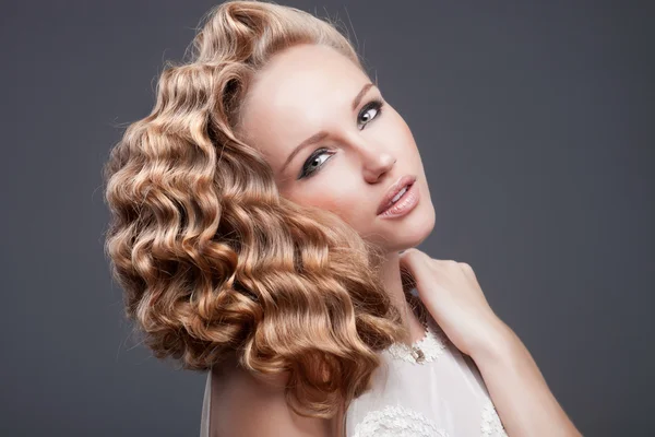 Beautiful hair, portrait of an young girl — Stock Photo, Image