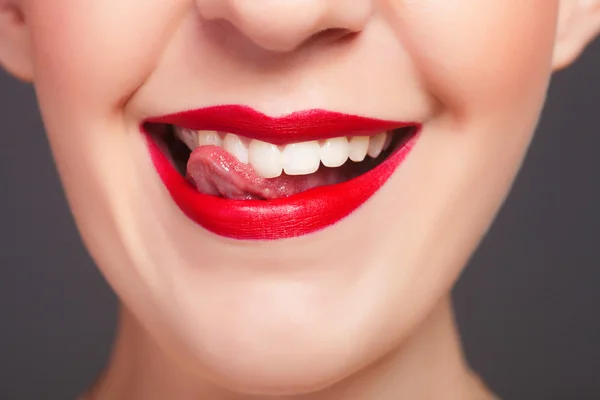 Rode lippen, close-up portret — Stockfoto