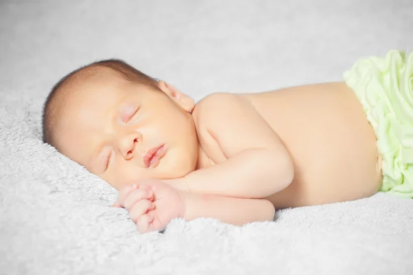 Beautiful sleeping newborn baby — Stockfoto