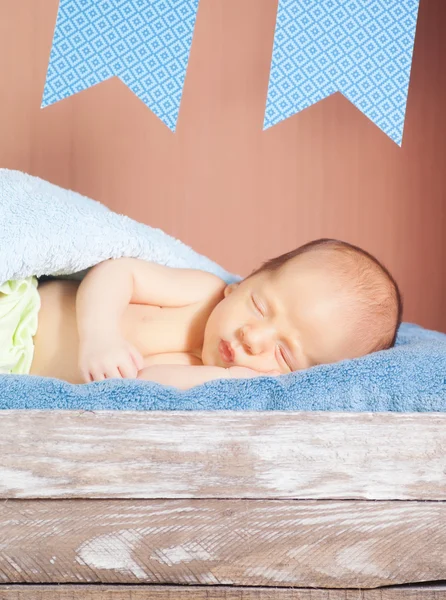 Bonito bebê recém-nascido adormecido — Fotografia de Stock