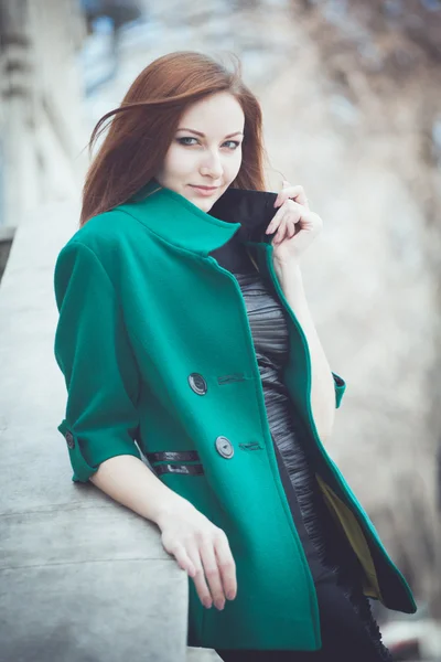 Portrait of a young woman on the streets of old city — Stock Photo, Image