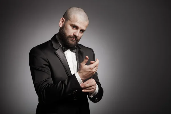 Stylish and brutal bald man with a beard  in elegant black suit — Stock Photo, Image