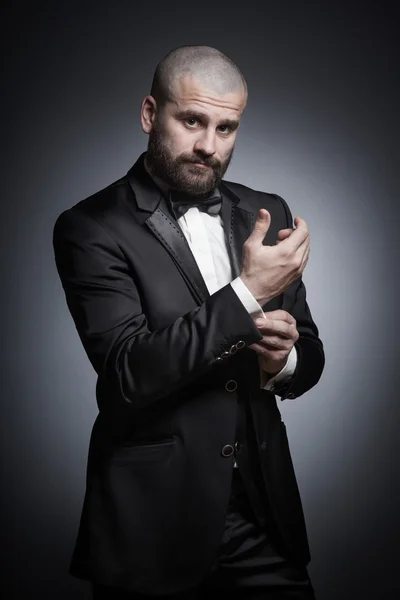 Stylish and brutal bald man with a beard  in elegant black suit — Stock Photo, Image