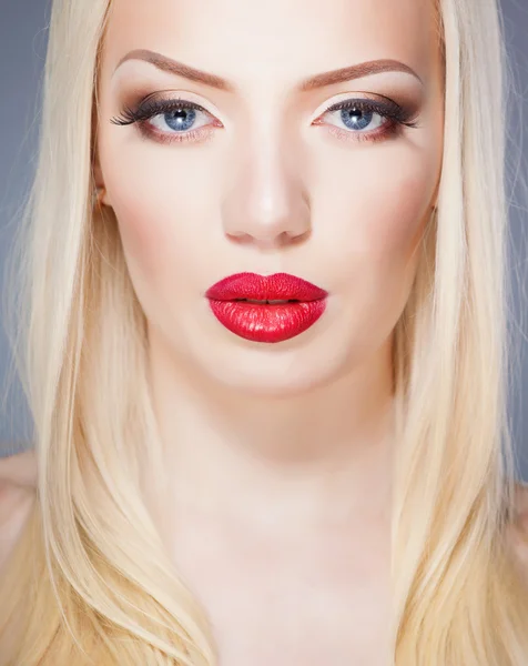 Beautiful red lips, portrait of sexy blonde woman — Stock Photo, Image