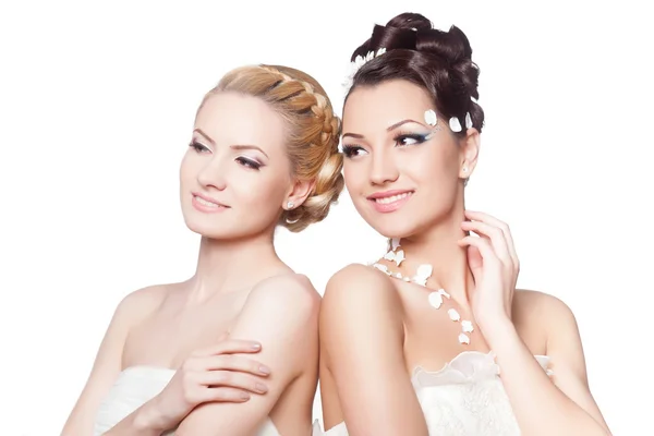 Két gyönyörű menyasszony divat frizura és smink — Stock Fotó