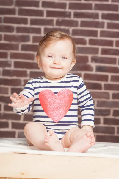 Primo piano ritratto di bella bambina, riprese in studio — Foto Stock