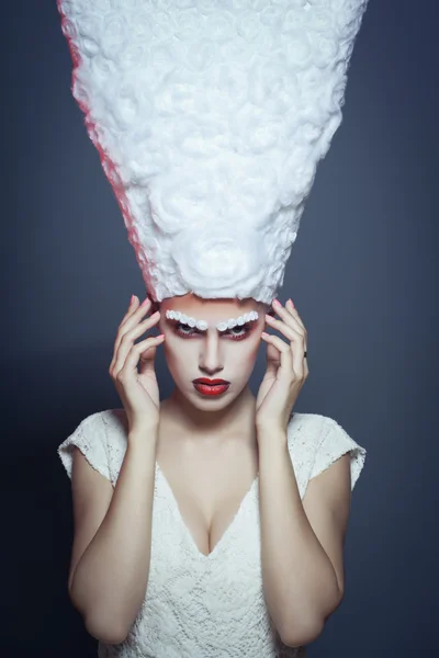 Retrato de belleza de moda de mujer sexy con maquillaje creativo, reina de la nieve —  Fotos de Stock