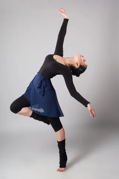 Beautiful female ballet dancer — Stock Photo, Image