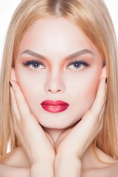 Beauty Fashion Model Girl com cabelo longo bonito, close-up estúdio atirar — Fotografia de Stock