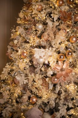 Güzel dekore edilmiş Noel odası 
