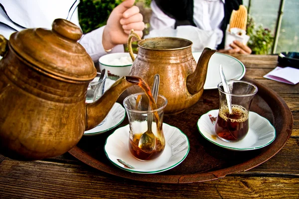 Drinking Traditional Turkish Tea With Friends — Stock Photo, Image