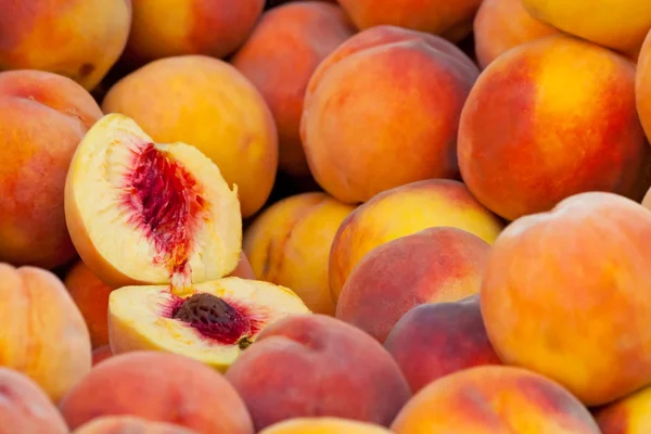 Fresh Organic Peaches — Stock Photo, Image