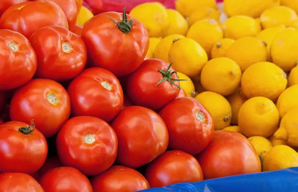 Fresh Organic Tomato and Lemons — Stock Photo, Image