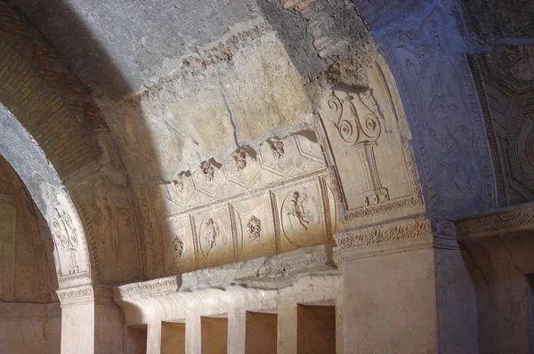 Interno di antichi edifici tra le rovine di Pompei — Foto Stock