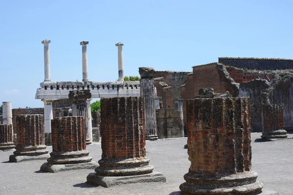 Pompeii ruins near volcano Vesuvius, Italy — Stock Photo, Image