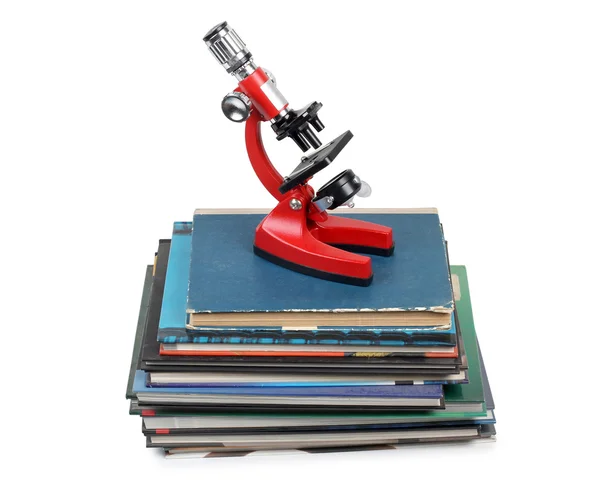 Kitap üstünde mikroskop — Stok fotoğraf