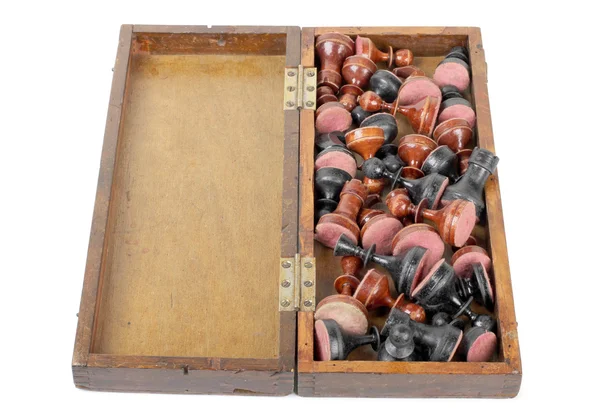Шахматные фигуры в коробке — стоковое фото